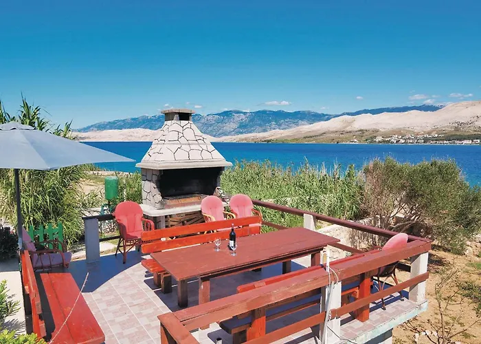 Beautiful In Pag With Kitchen Apartment
