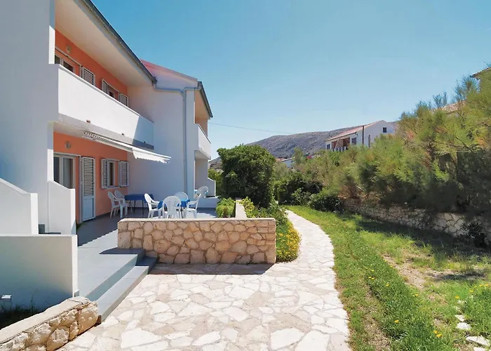 Appartement Beautiful In Pag With Kitchen