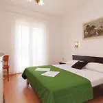 Beautiful Apartment In Pag With Kitchen Lägenhet *