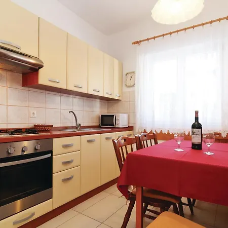 Beautiful In Pag With Kitchen *