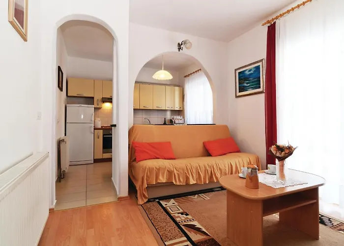 Beautiful In Pag With Kitchen Appartement Pag Town