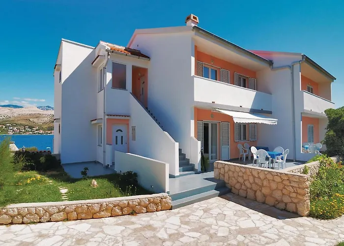 Appartement Beautiful In Pag With Kitchen