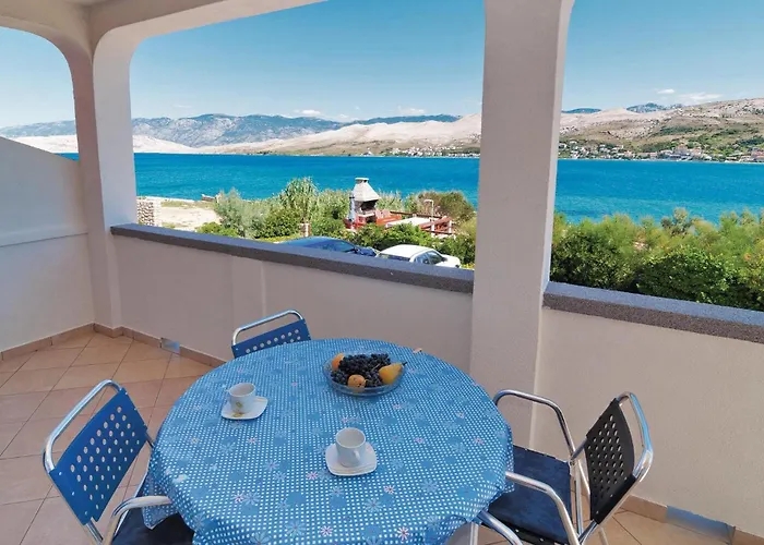 Beautiful In Pag With Kitchen Appartement